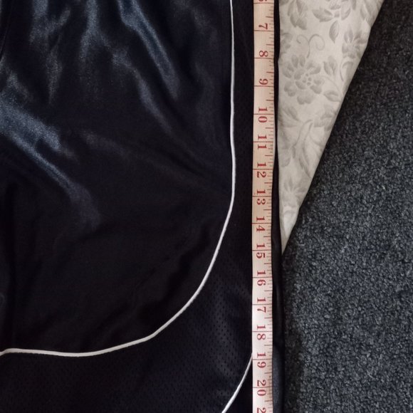 Black shorts. - Picture 3 of 8